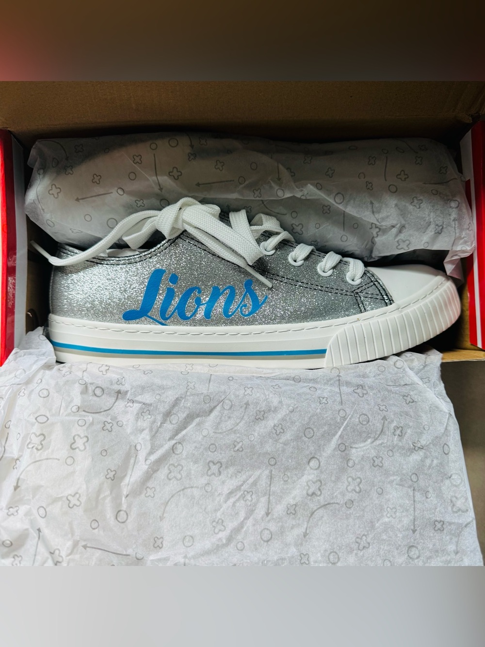 💚 Women’s Detroit Lions Silver Glitter Low-Top Canvas Sneakers NWT